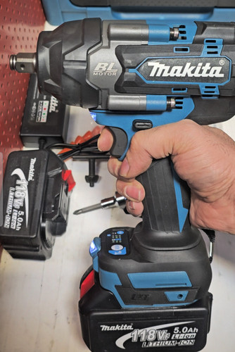 بکس شارژی ۸۰۰ نیوتن صنعتی براشلس طرح ماکیتا) ۸۰۰ نیوتن تست شده به راحتی پیچ پلس باز میکنه قدرت عالی کیفیت قابل قبول سایز ۳ برابر بکس های دیگه